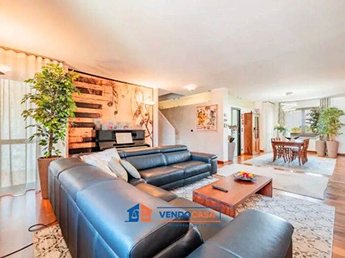 Appartamento con 6 locali in vendita in Via Beppe Fenoglio, Cuneo