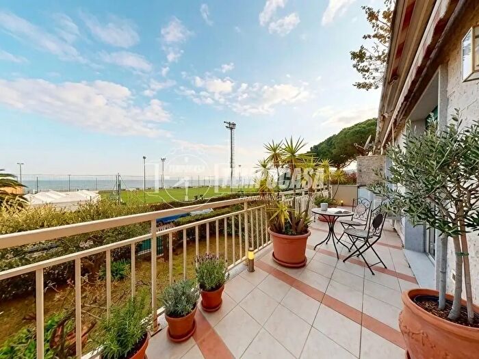 Appartamento trilocale in vendita in Via del Mare, Arenzano