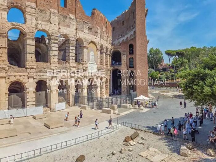 Appartamento trilocale in vendita in Piazza del Colosseo, Roma