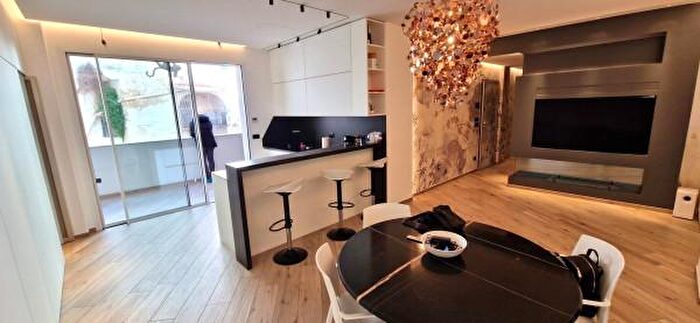 Appartamento trilocale in vendita in Via Vincenzo Vischi, Trani