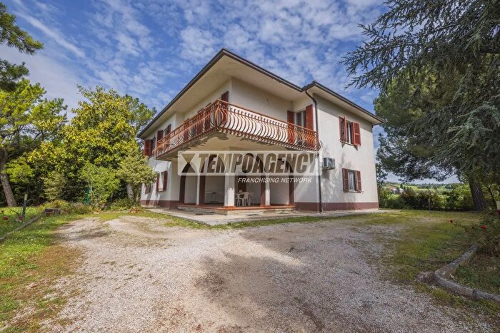 Casa con 6 locali in vendita in Via Palombaretta, Morrovalle