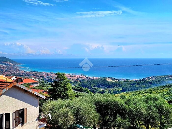 Appartamento con 5 locali in vendita in Via San Leonardo, Diano Marina