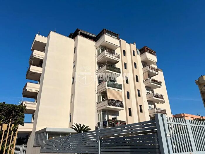 Appartamento quadrilocale in vendita in Via Eugenio Montale, Aversa