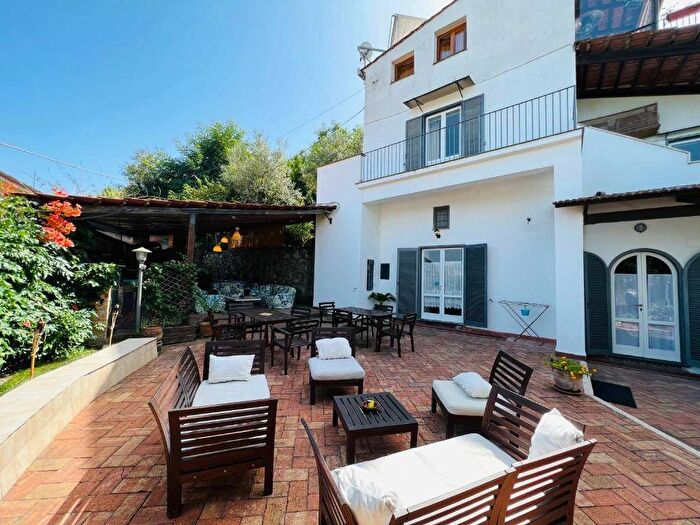 Casa con 6 locali in affitto in Via Li Schisani, Sorrento