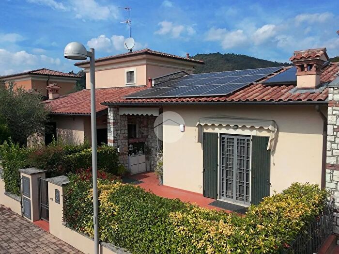 Appartamento trilocale in vendita in Via S Dionigi, Rodengo Saiano