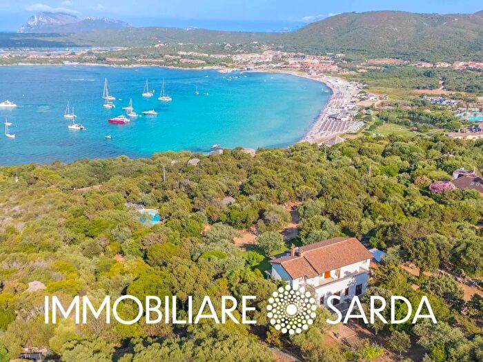 Casa con 9 locali in vendita in Olbia