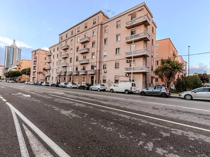 Appartamento con 5 locali in vendita in Piazza Giovanni XXIII, Cagliari