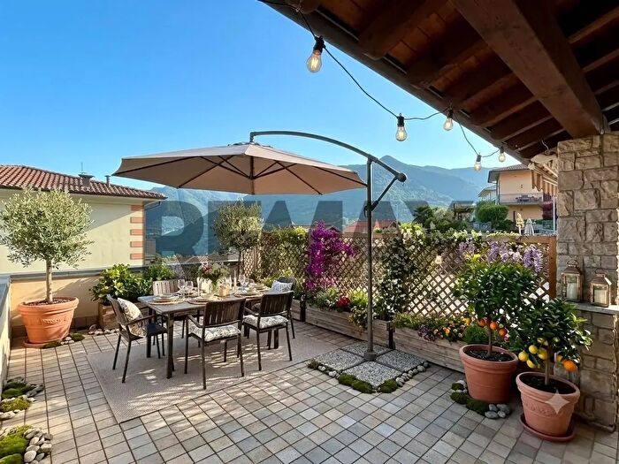Appartamento bilocale in vendita in Solto Collina
