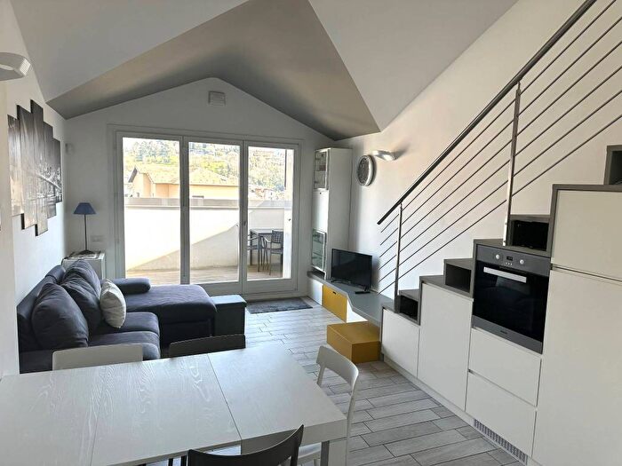 Appartamento trilocale in affitto in Centro, San Fermo della Battaglia