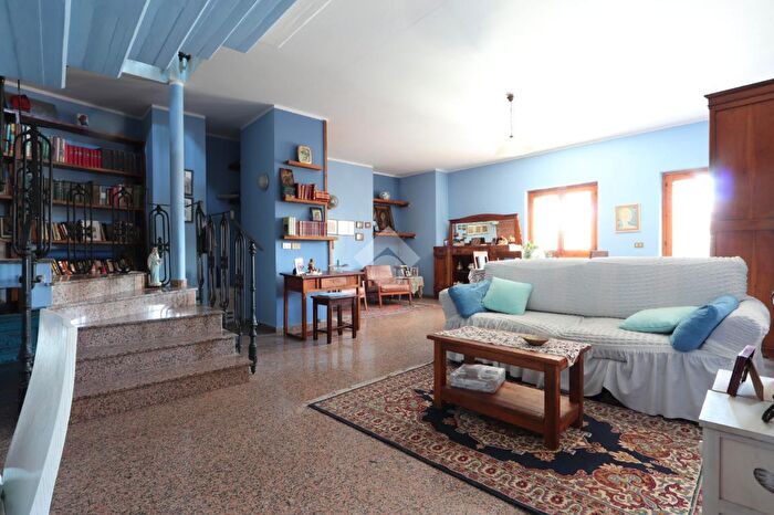 Appartamento con 6 locali in vendita in Piazza Decio Rubini, Nereto