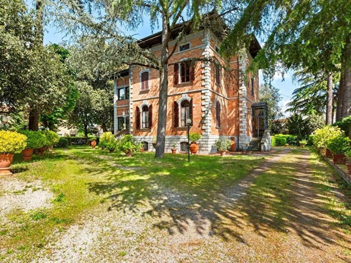 Casa con 17 locali in vendita in Torrita Di Siena