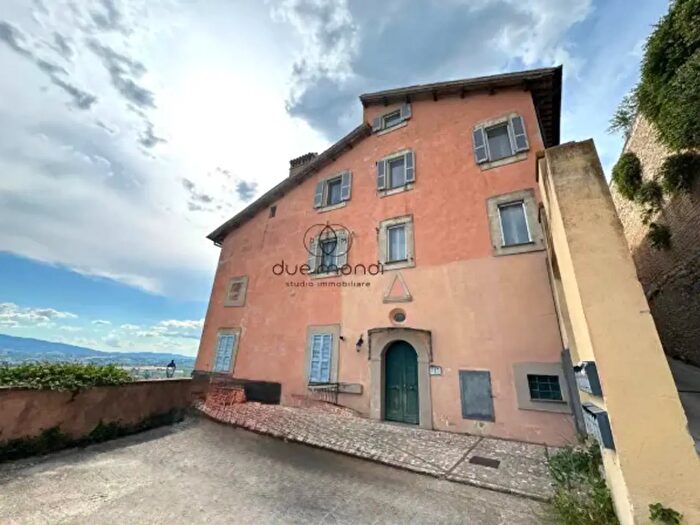 Appartamento trilocale in vendita in Via Piaggia Nuova, Trevi