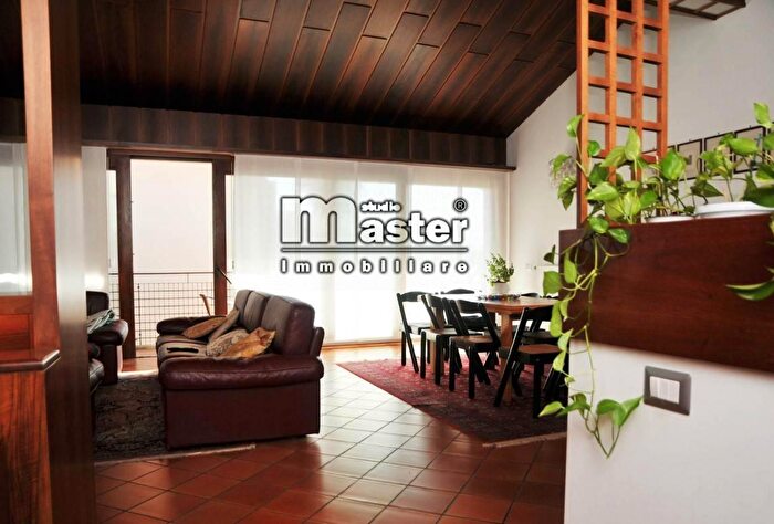 Casa con 12 locali in vendita in Istrana Centro, Istrana