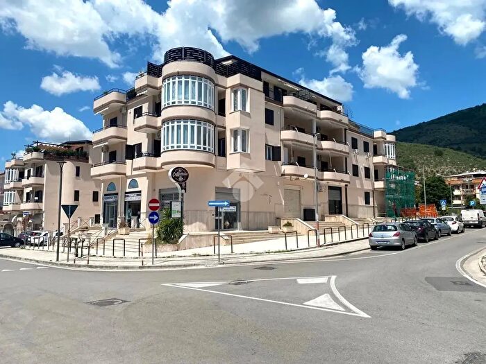 Appartamento quadrilocale in vendita in Via Ferdinando ° dAragona, Santa Maria A Vico