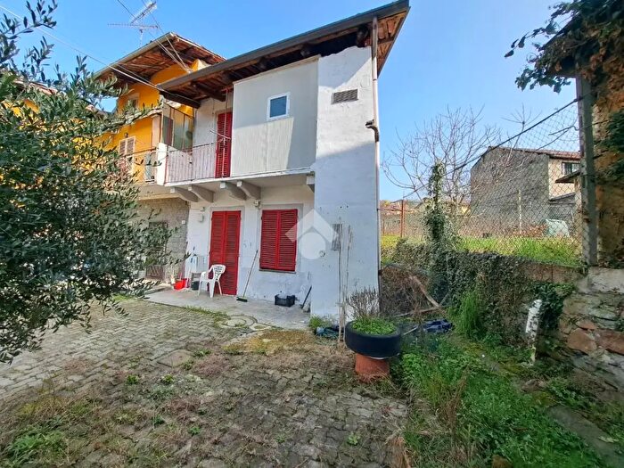 Casa con 5 locali in affitto in Via Umberto I°, Viverone