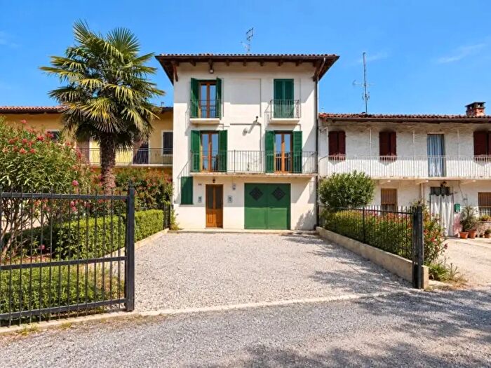 Casa quadrilocale in vendita in Corso Valpone, Canale