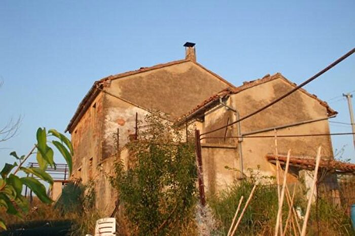 Casa con 6 locali in vendita in Via Antico, Belvedere Ostrense