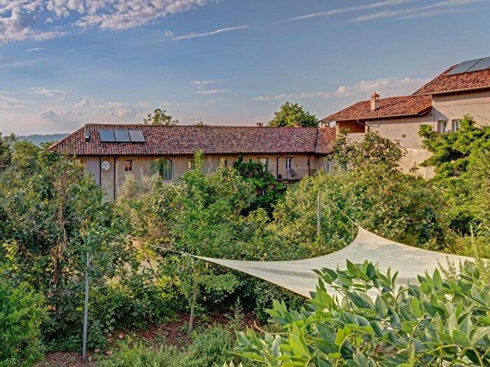Casa con 5 locali in vendita in Cortemilia