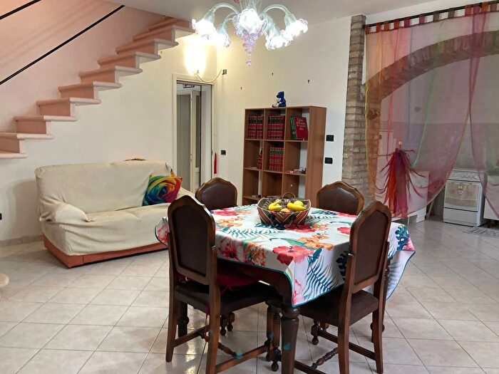 Casa con 8 locali in vendita in Corbola Via Crepaldi, Corbola