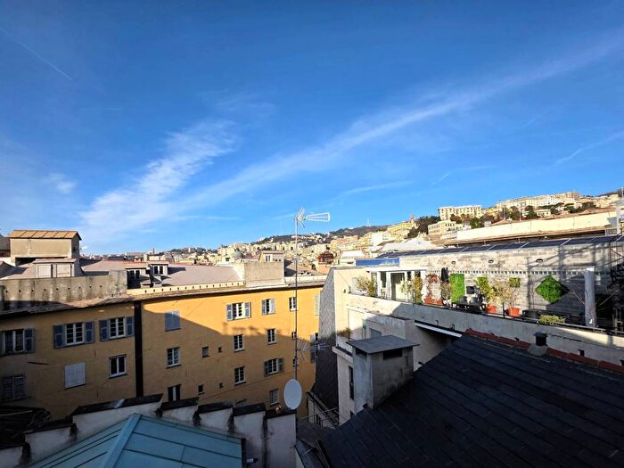 Appartamento trilocale in affitto in Vico delle Cavigliere, Prè, Genova