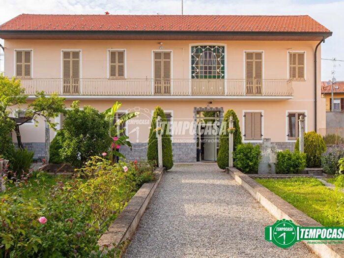 Casa con 6 locali in vendita in Via Monte Nero, Busto Arsizio