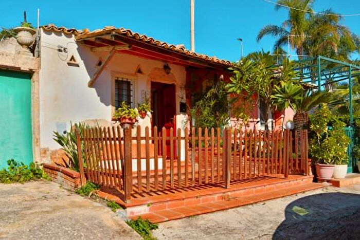 Casa trilocale in vendita in Via Isola dei Porri, Ragusa