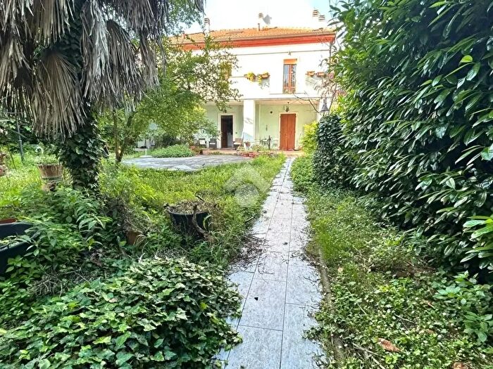 Casa con 7 locali in vendita in Viale della Repubblica, Massa Lombarda