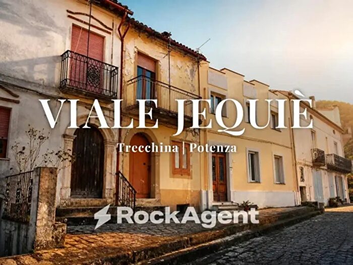 Casa con 6 locali in vendita in Viale Jequiè, Trecchina