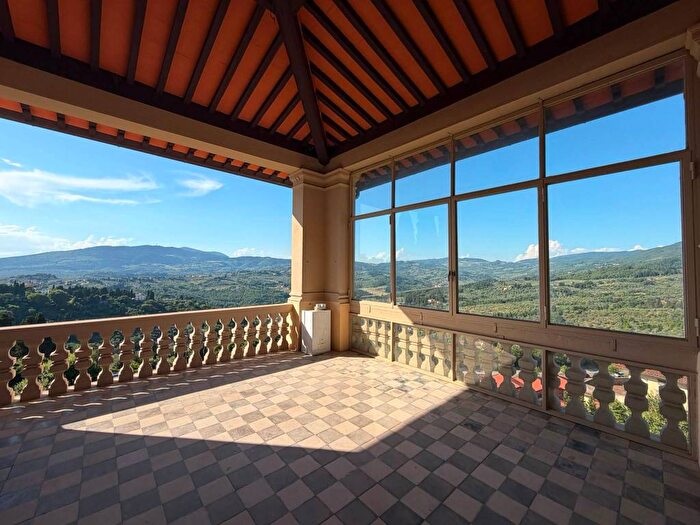 Appartamento con 6 locali in affitto in Via Giacomo Matteotti, Centro, Fiesole