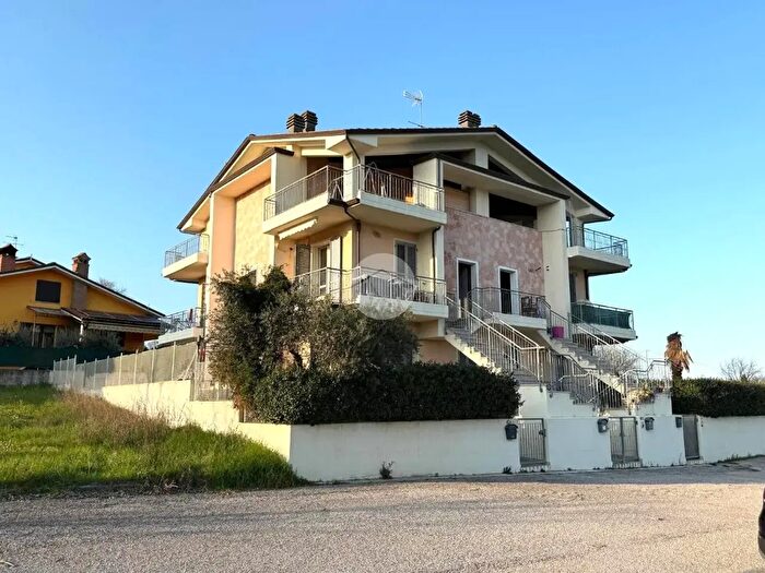 Appartamento trilocale in vendita in Via Giacomo Leopardi, Colli al Metauro
