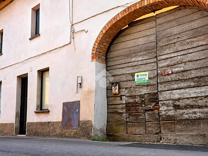 Casa quadrilocale in vendita in Via IV Novembre, Castelleone
