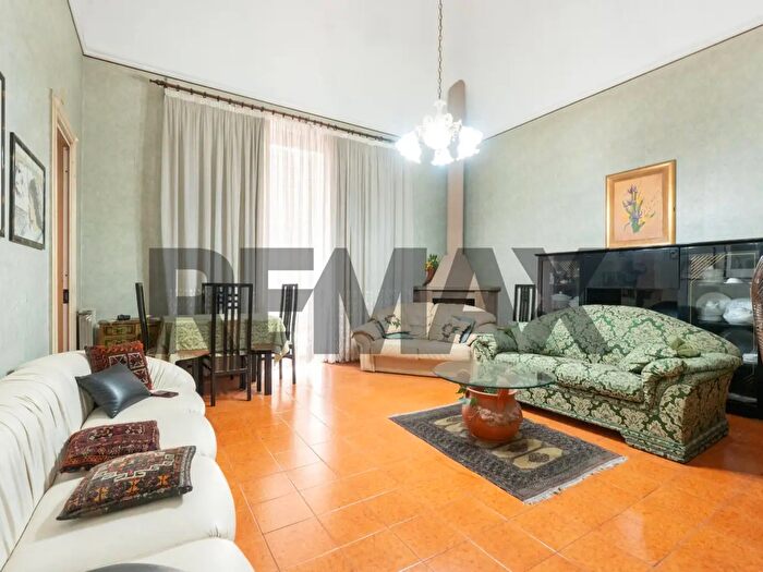 Casa con 5 locali in vendita in Via Regina Bianca, Catania