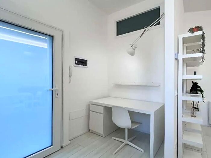 Appartamento monolocale in affitto in Via Conte Rosso, Milano