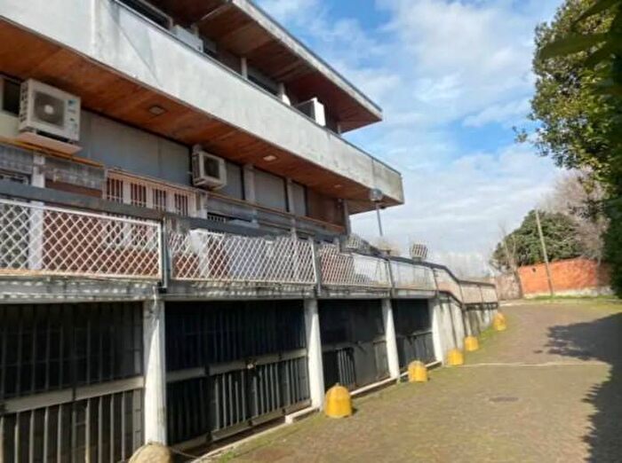 Appartamento con 6 locali in vendita in Via del Mare, Milano