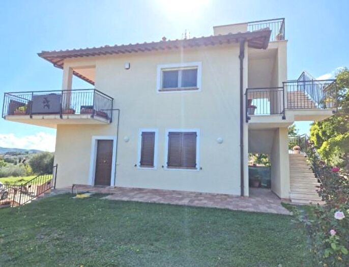 Casa quadrilocale in vendita in Via Roma, Castiglione Del Lago