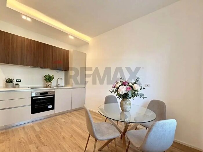 Appartamento trilocale in vendita in Via Gioia, Milano