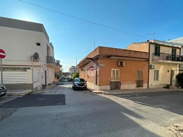 Appartamento trilocale in vendita in Via Nettuno, Ragusa