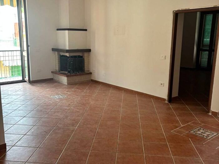 Appartamento trilocale in affitto in Via Napoli, Lungomare, Pozzuoli