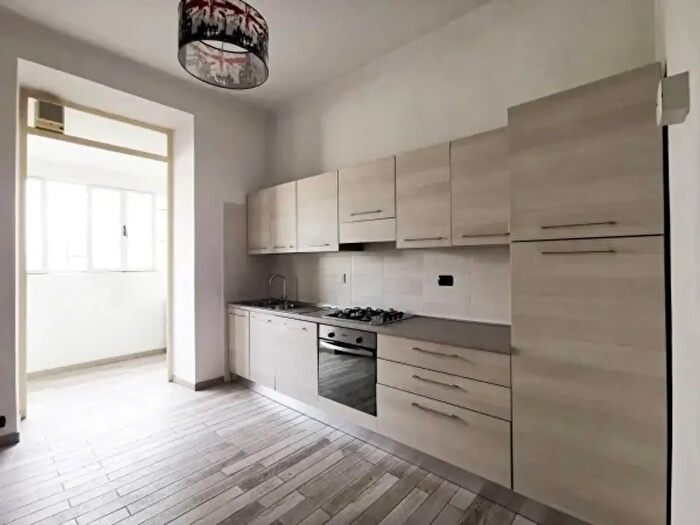 Appartamento trilocale in vendita in Via Venaria, Torino