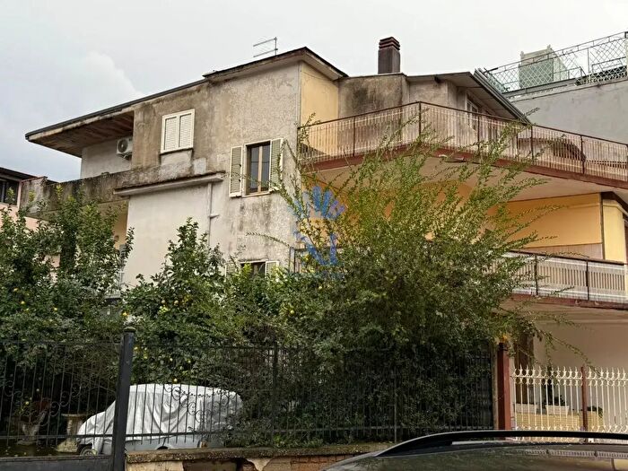 Appartamento trilocale in vendita in Via Gennaro Papa, Caserta