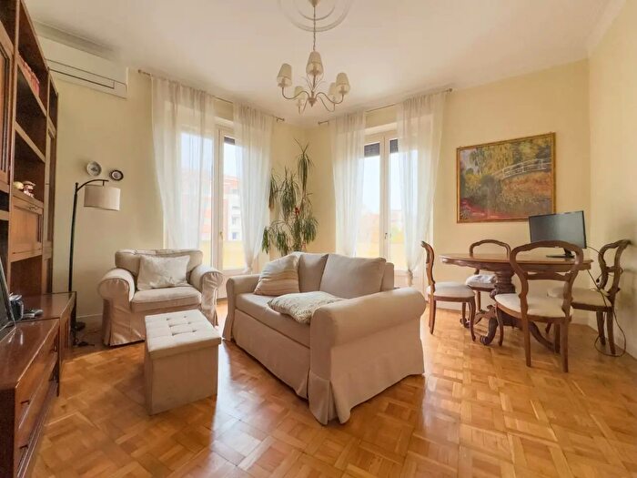 Appartamento trilocale in vendita in Corso Lecce, Torino