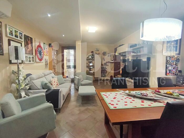 Casa con 9 locali in vendita in Porto Viro