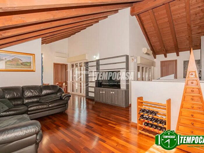Appartamento con 5 locali in vendita in Via Settimo Milanese, Milano