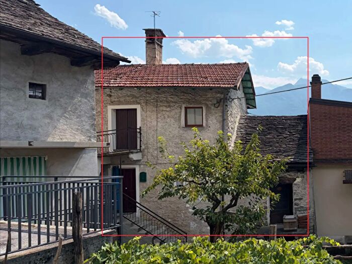 Casa con 6 locali in vendita in Crevoladossola