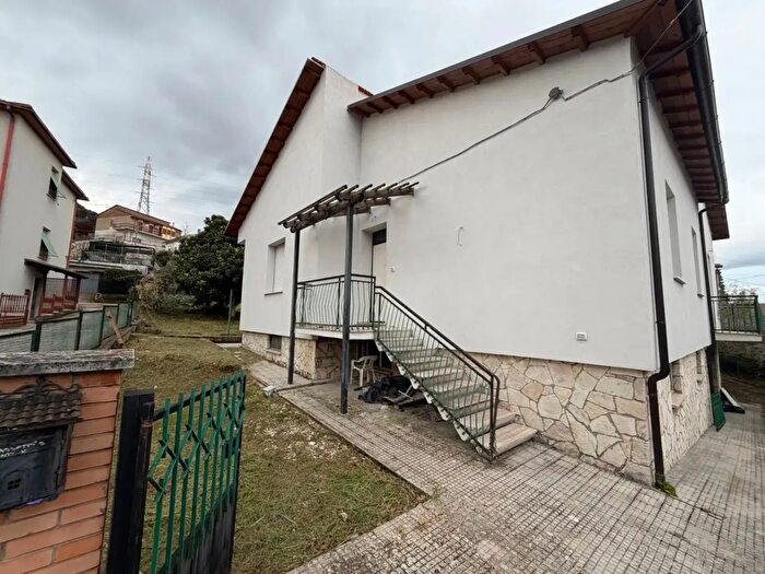 Casa con 6 locali in vendita in Via Campomicciolo, Terni