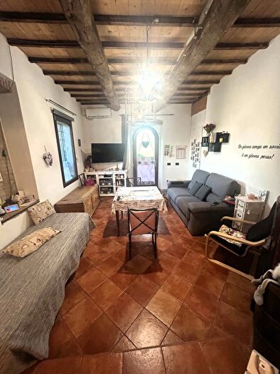 Casa con 5 locali in vendita in Piazza Matteotti Barberino Tavarnelle, Barberino Tavarnelle