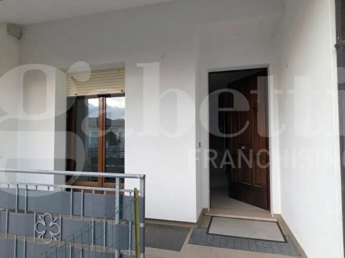 Casa con 5 locali in vendita in Porto Viro