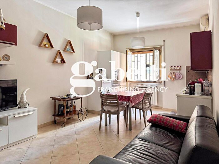 Appartamento trilocale in vendita in Via Roviano, Roma