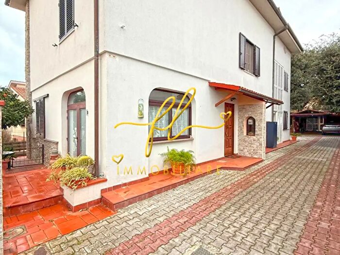 Casa con 9 locali in vendita in Rosignano Marittimo