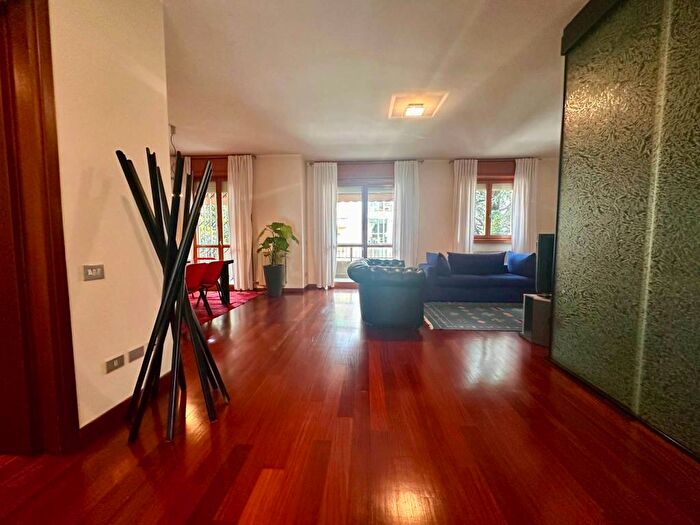 Appartamento trilocale in affitto in Via Battista De Rolandi, Certosa, Milano